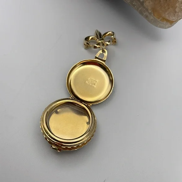 Coro Pegasus locket brooch 🔥 - Picture 4 of 8